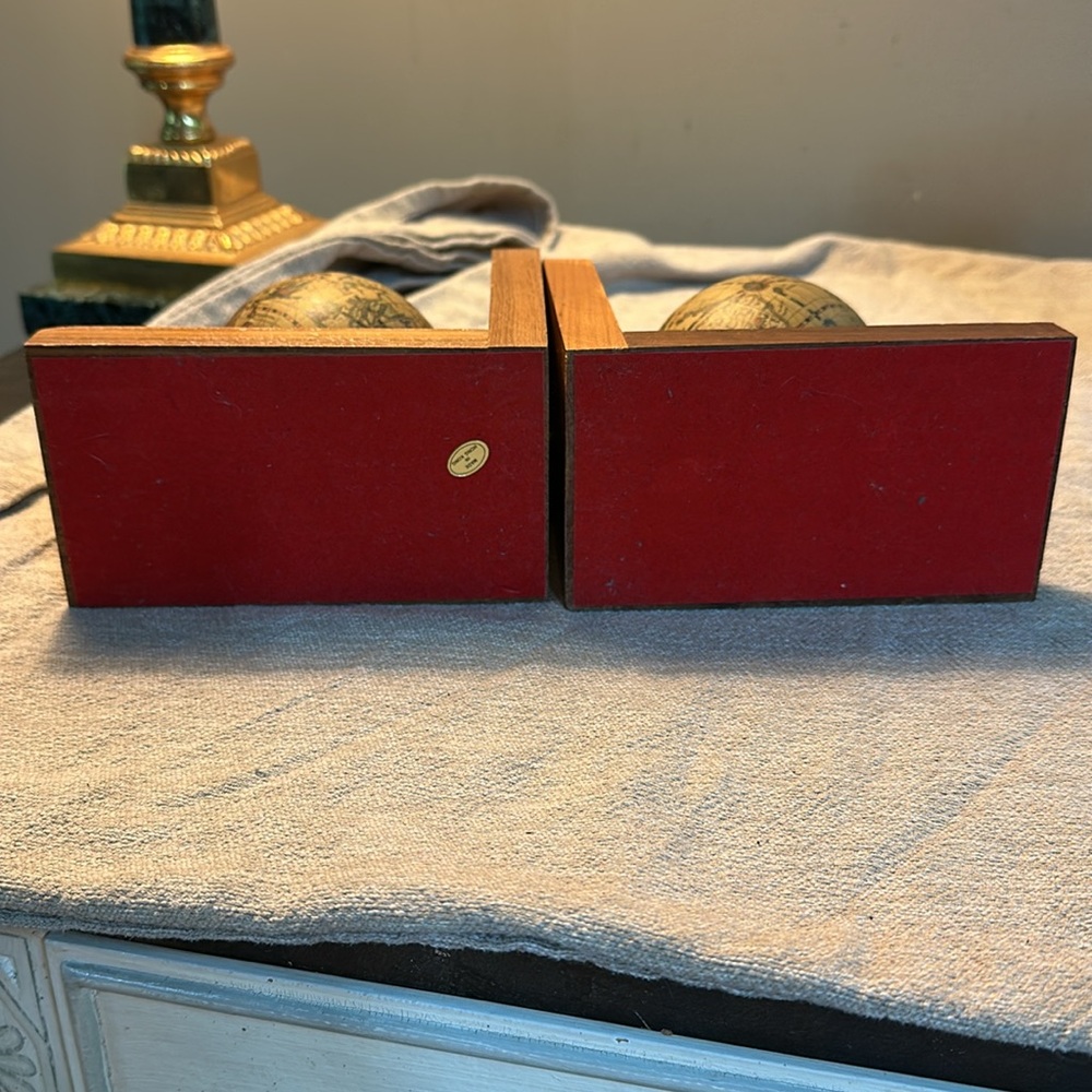 Vintage old world 🌎 Globe Bookends - Picture 15 of 16